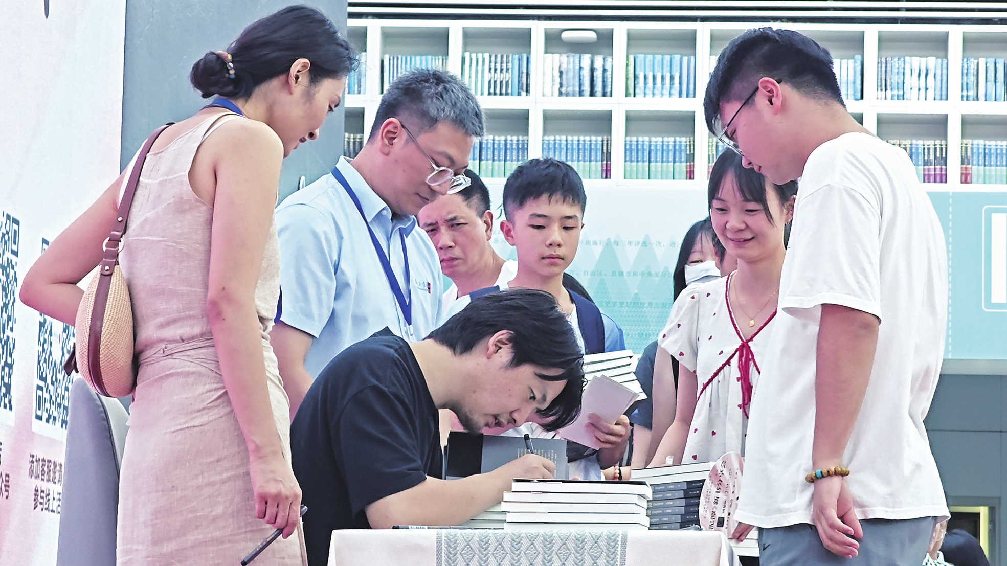 刘楚昕携《泥潭》会武汉读者