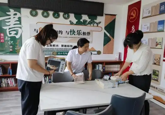抚远市乌苏镇开展农家书屋图书分类整理志愿服务活动