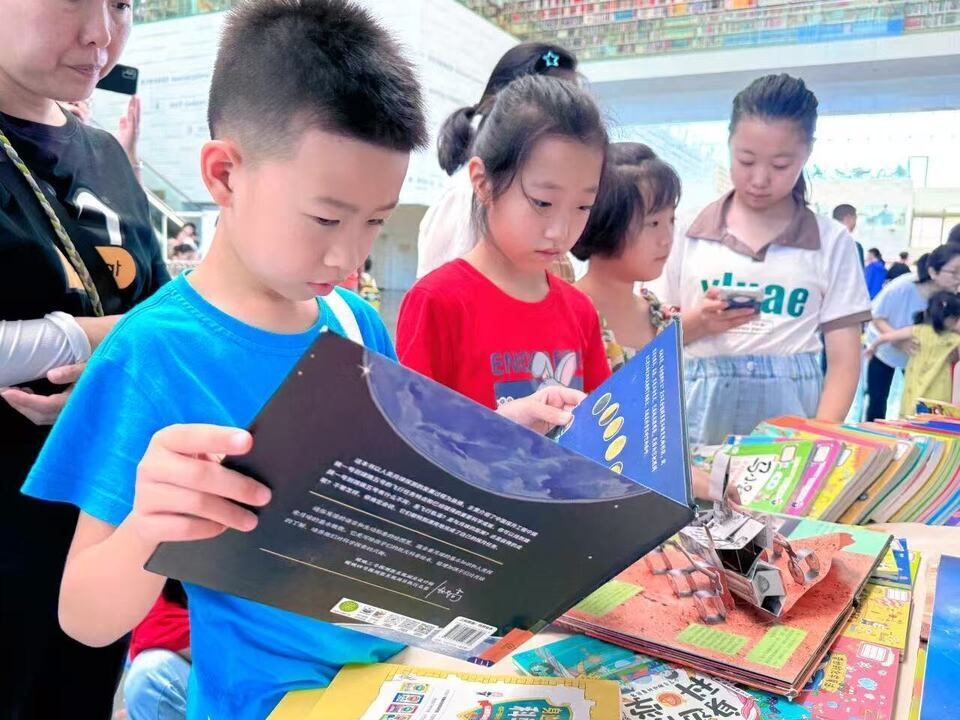 畅游科普阅读 点亮航天梦想 